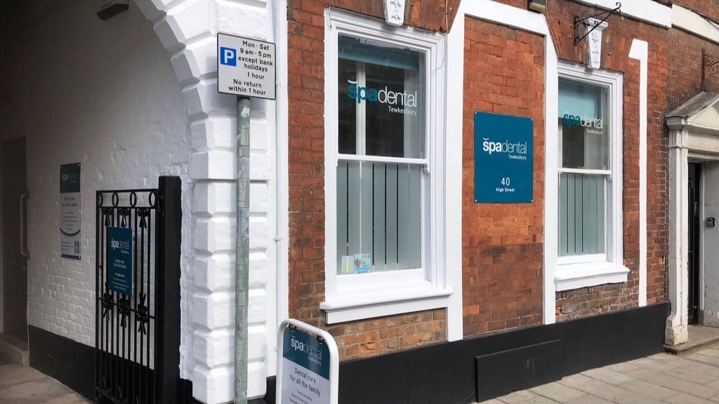 Signs for SpaDental Tewkesbury as seen fro the HIgh St.